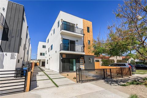 Photo of 2847 Victoria Avenue #A, Los Angeles, CA 90016 (MLS # BB26082613)