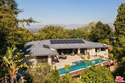 Photo of 11460 Laurelcrest Road, Studio City, CA 91604 (MLS # 25611219) Photo of 11460 Laurelcrest Road, Studio City, CA 91604 (MLS # 25611219)