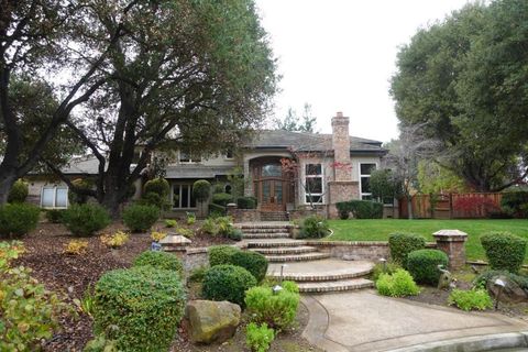 Photo of 14008 Shady Oak Court, Saratoga, CA 95070 (MLS # ML82029502)