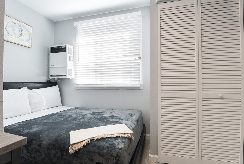 1864 W Cordova Street