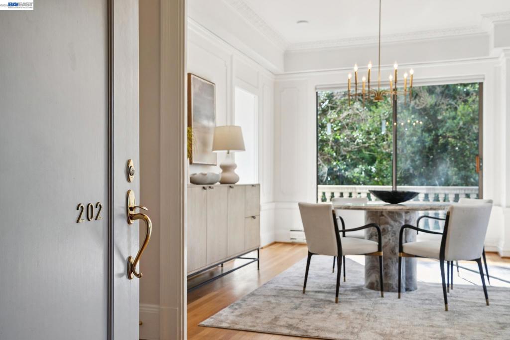 200 Lakeside Dr 202