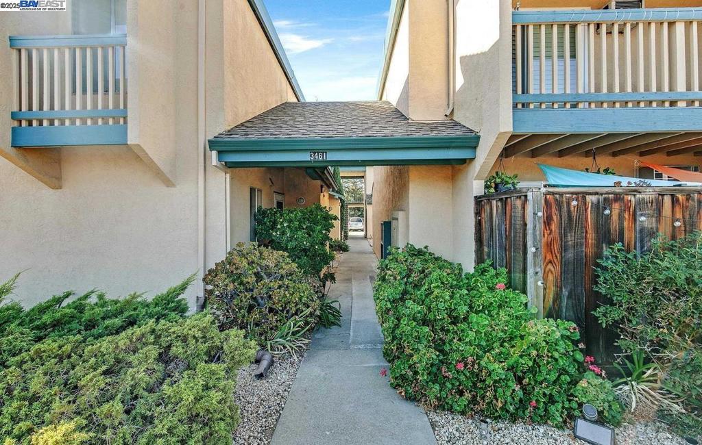 Charming and updated 1-bedroom, 1-bath upper-unit condo in the heart of desirable Pleasanton! This light and bright home features an upgraded kitchen, modern flooring, and a refreshed bathroom. With no neighbors below, enjoy added privacy and quiet living. Low-maintenance and ideally located with easy access to downtown Pleasanton, Tawny Park, Grocery Outlet, shopping, dining, and commuter routes easy access to highway 580/680—perfect for first-time buyers, downsizers, or investors.