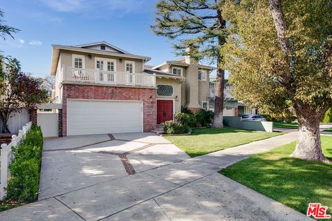 Photo of 4419 Clybourn Avenue, Toluca Lake, CA 91602 (MLS # 25611077) Photo of 4419 Clybourn Avenue, Toluca Lake, CA 91602 (MLS # 25611077)