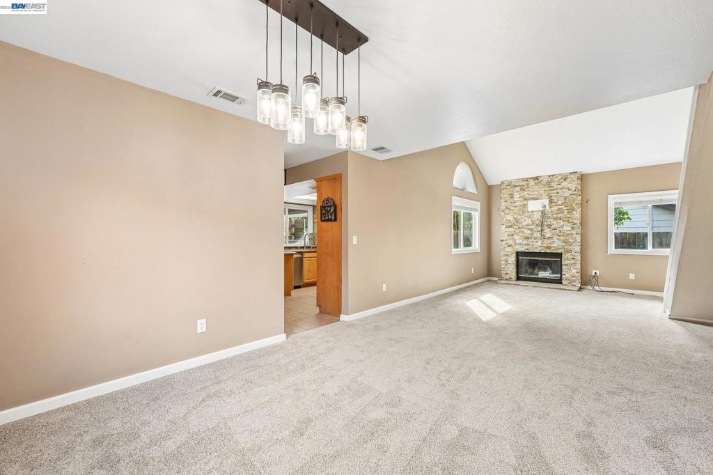 109 Crownpointe Dr