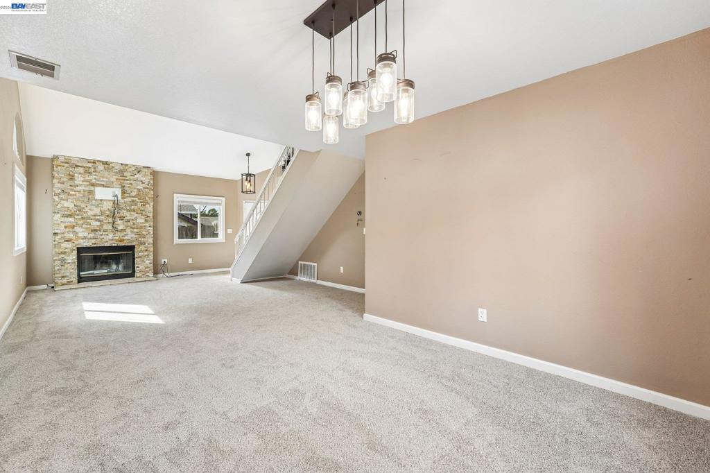 109 Crownpointe Dr