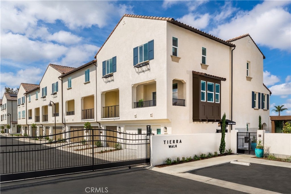 100 Tierra Lane