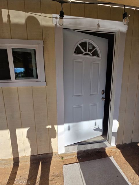 Photo of 16437 Live Oak St, Hesperia, CA 92345 (MLS # CV26095198)