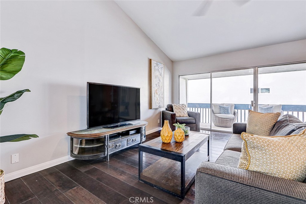826 Camino Real 202