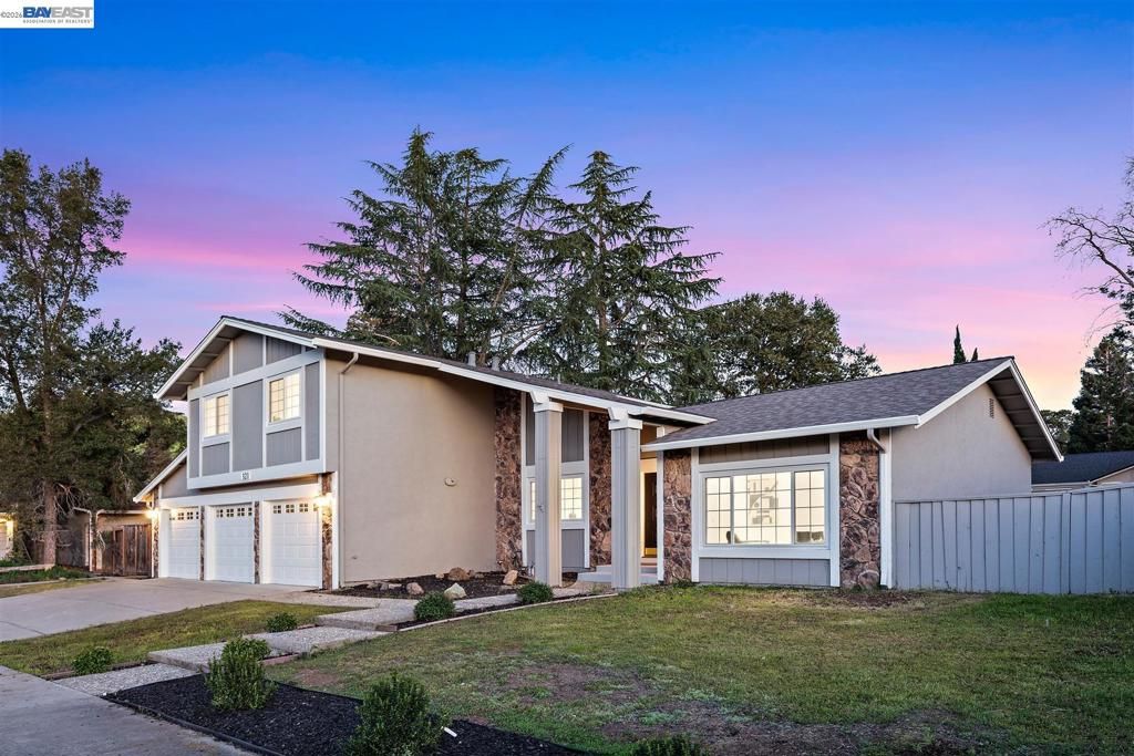 Photo of 321 321 Semillon Cir Cir, Clayton, CA 94517 (MLS # 41125805)