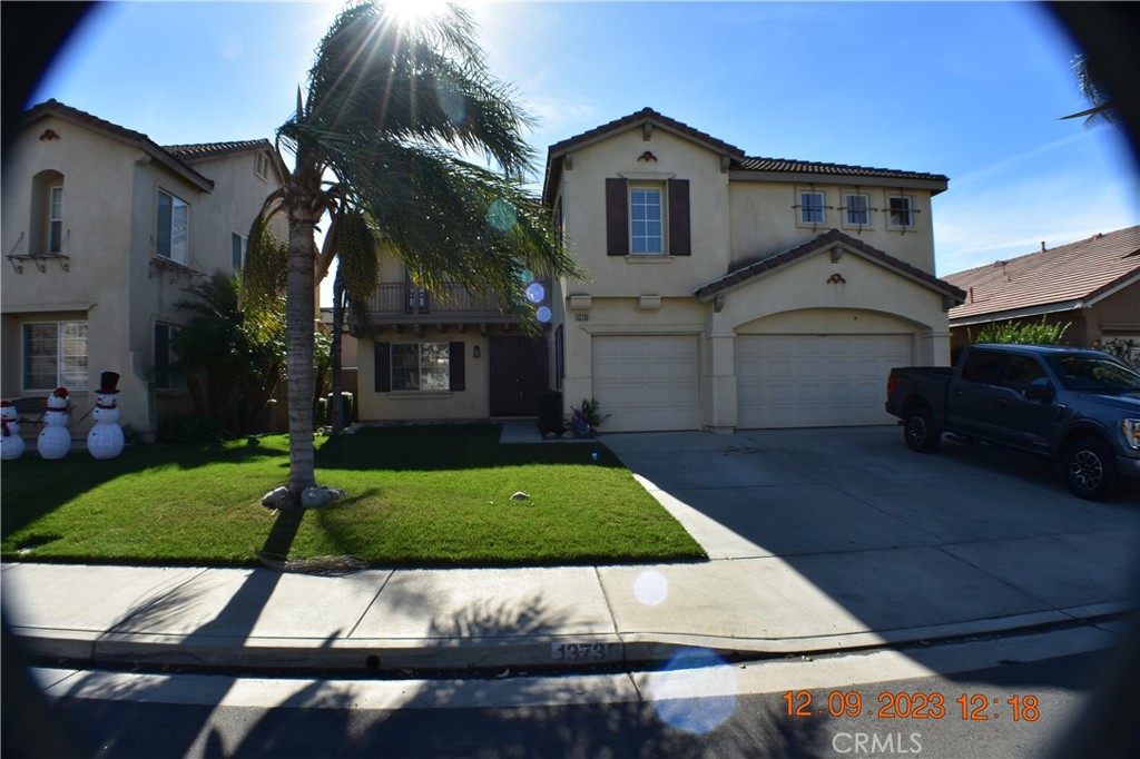 Great rental in Eastvale, 3,675 SqFt 5 bedrooms, 2-1/2 baths and 3 car garage, Huge bonus room, Formal living and dining rooms, Island in kitchen and adjoins the family room, walk-in pantry, granite counters, upstairs laundry
