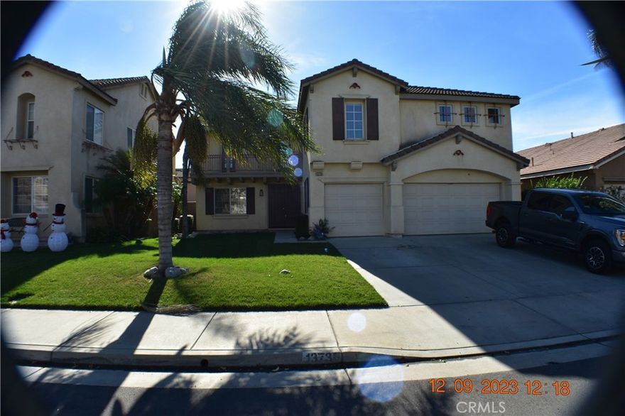 Great rental in Eastvale, 3,675 SqFt 5 bedrooms, 2-1/2 baths and 3 car garage, Huge bonus room, Formal living and dining rooms, Island in kitchen and adjoins the family room, walk-in pantry, granite counters, upstairs laundry