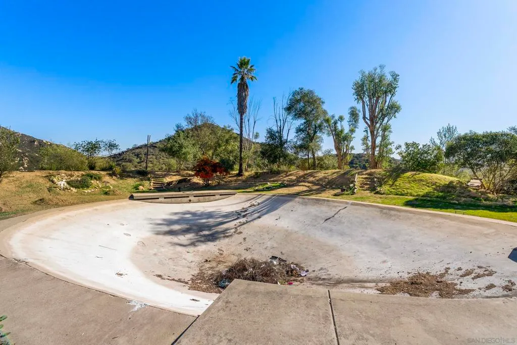 Valley Center, California 92082, United States, 3 Bedrooms Bedrooms, ,4 BathroomsBathrooms,Residential,Active,256744