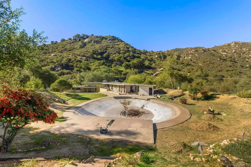 Valley Center, California 92082, United States, 3 Bedrooms Bedrooms, ,4 BathroomsBathrooms,Residential,Active,256744