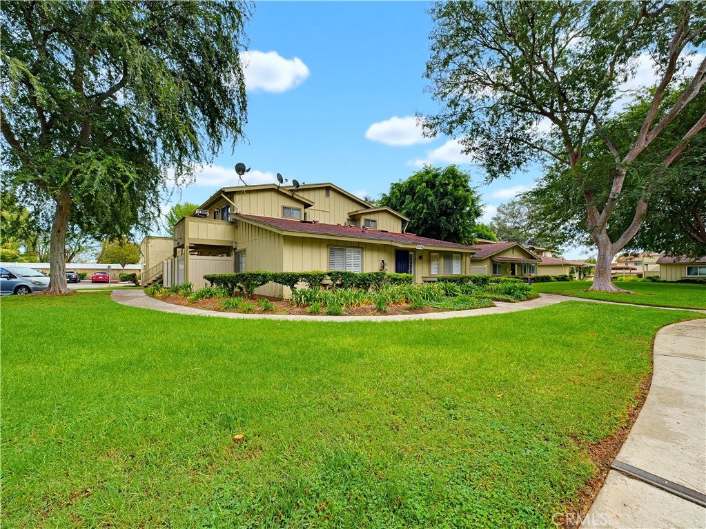 1047 W Francis A