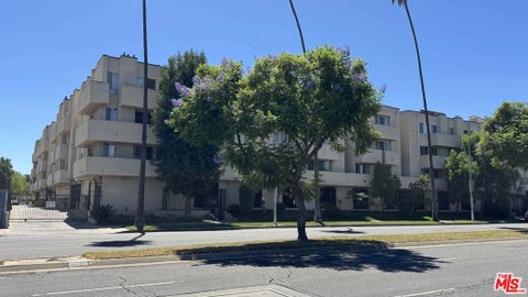 Photo of 19350 Sherman Way #318, Los Angeles, CA 91335 (MLS # 26959137)