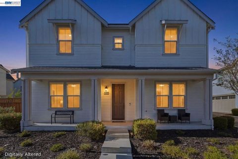 Photo of 4450 Sunset View Dr Dr, Dublin, CA 94568 (MLS # 41127457)