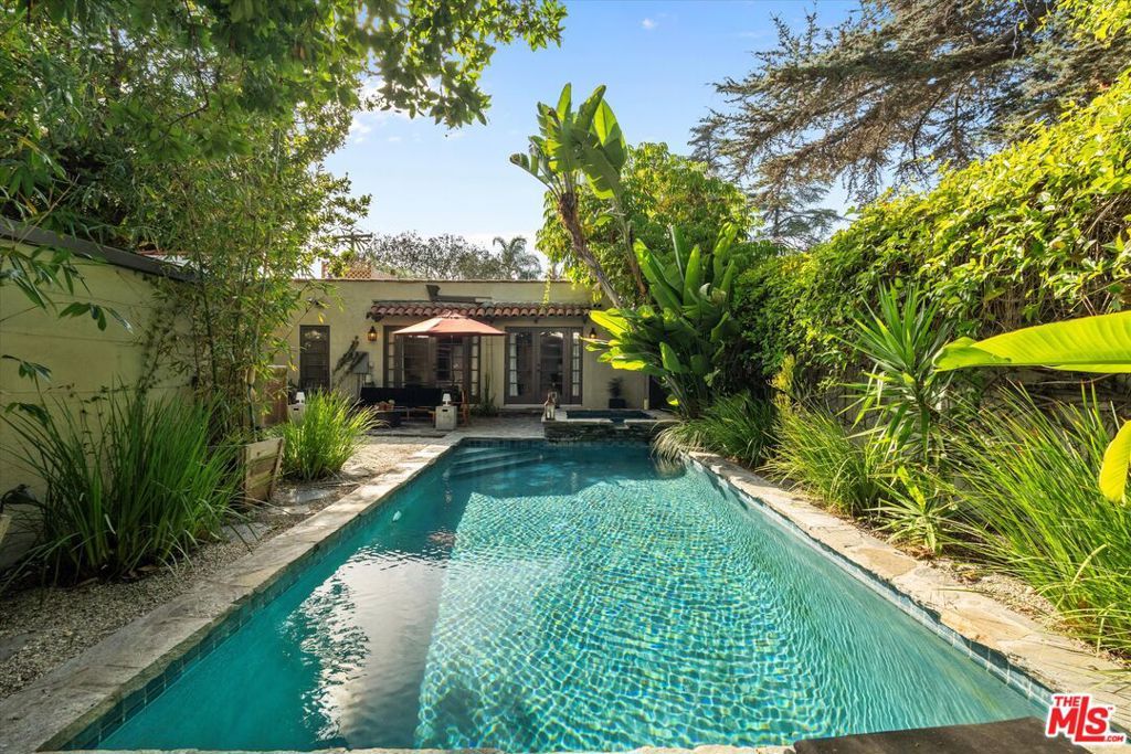 Photo of 404 N Kings Road, Los Angeles, CA 90048 (MLS # 25593923)