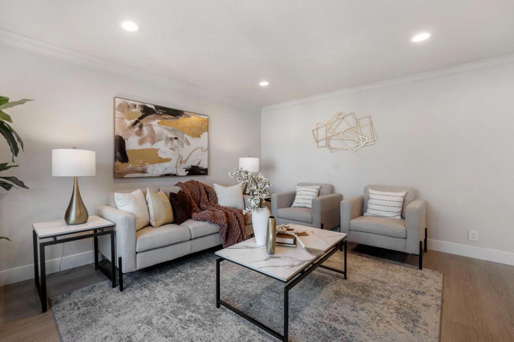 320 Manzanita Court