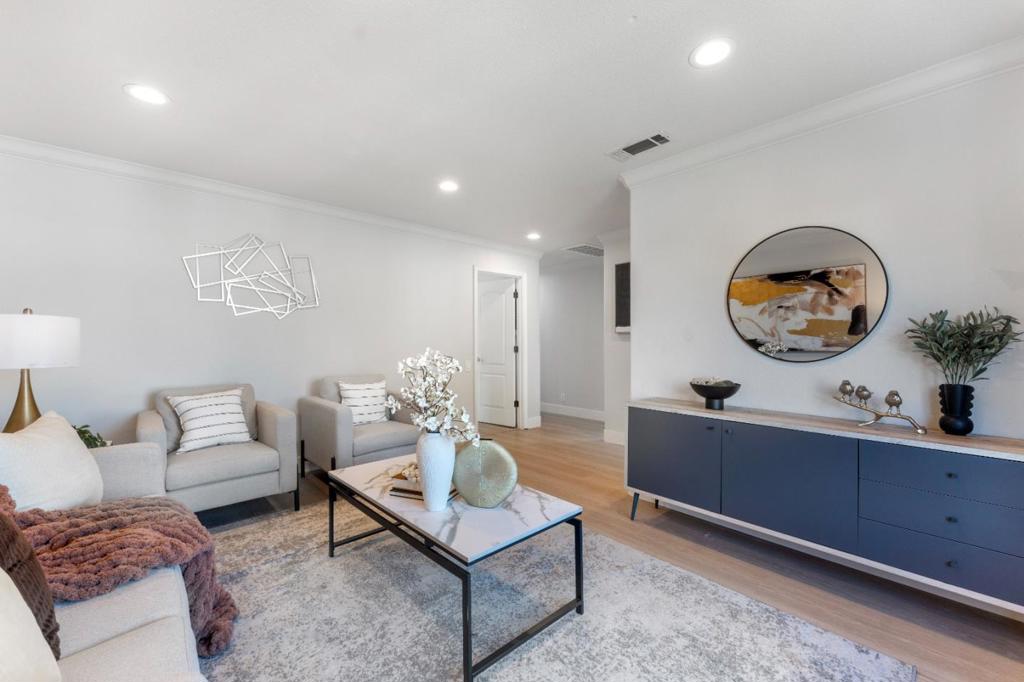 320 Manzanita Court