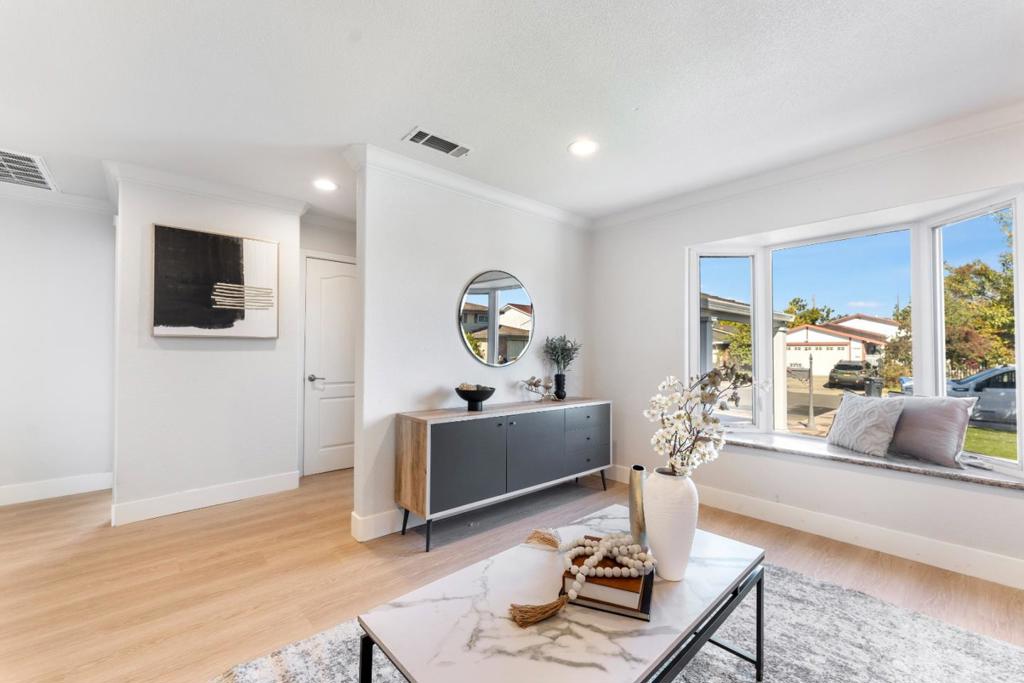 320 Manzanita Court