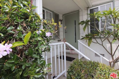 Photo of 8111 Westlawn Avenue, Los Angeles, CA 90045 (MLS # 26673927)