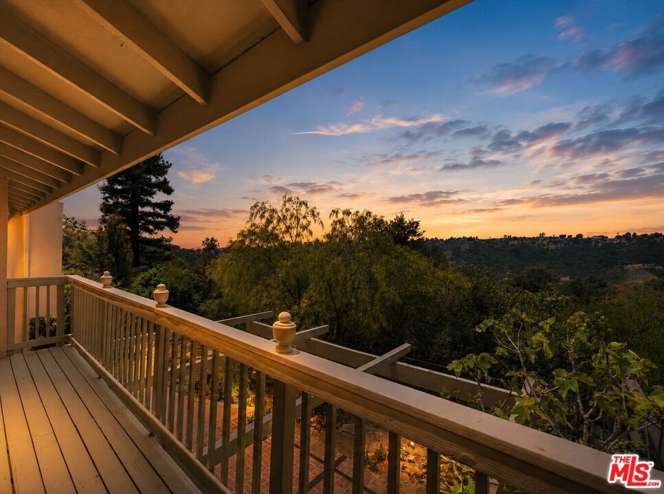 2755 Bottlebrush Drive, Los Angeles CA 90077