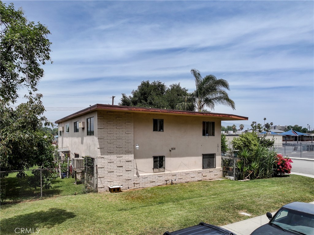 1011 W 8th