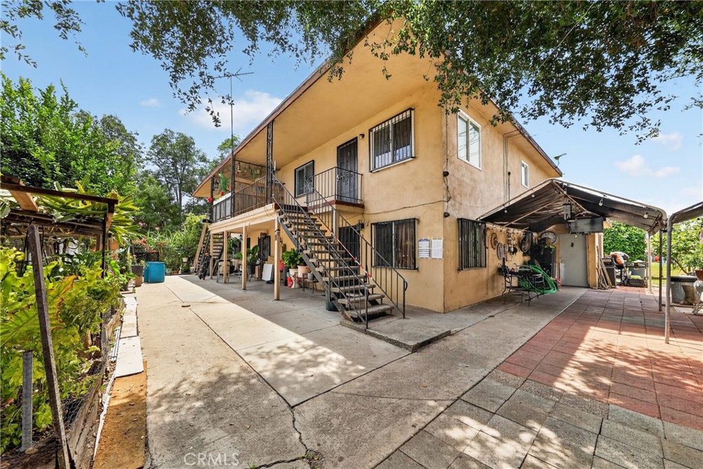 1011 W 8th