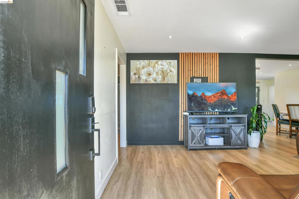 1929 San Vincente Dr