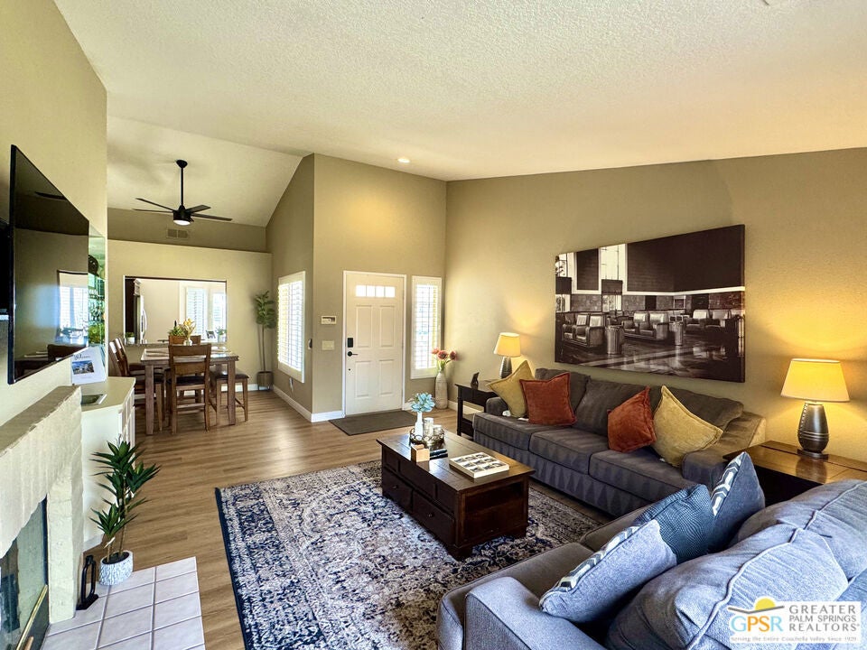 696 Vista Lago Circle