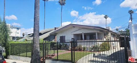 Photo of 178 N Mariposa Avenue, Los Angeles, CA 90004 (MLS # 26671543)