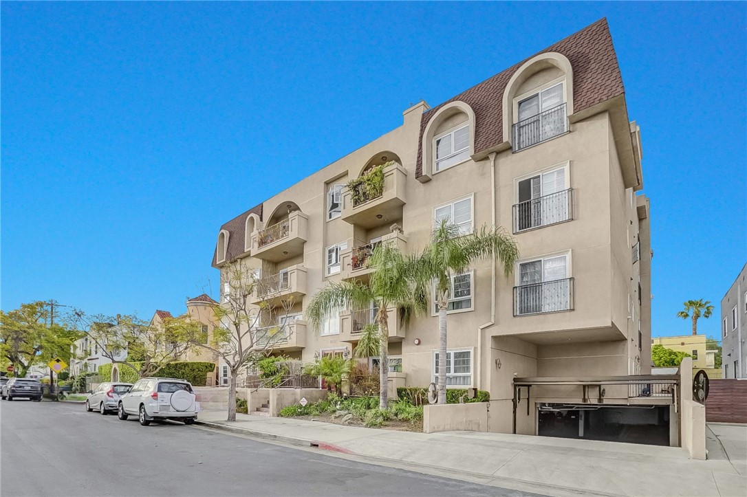8555 Cashio Street 203