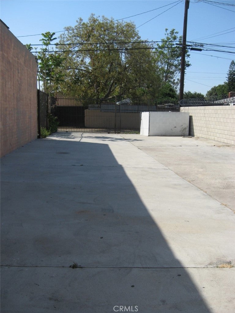1826 E Compton