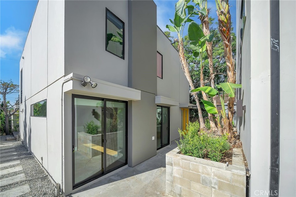 Photo 1 of 28 — 1531 Wellesley, Los Angeles, CA 90025