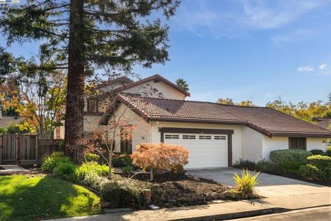 Photo of 725 Old Creek Rd, Danville, CA 94526 (MLS # 41116402) Photo of 725 Old Creek Rd, Danville, CA 94526 (MLS # 41116402)