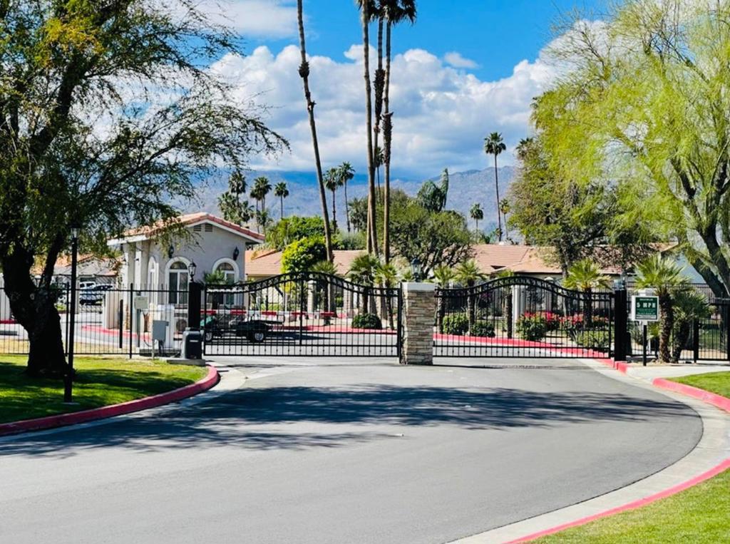 Palm Lakes - Residential Lease