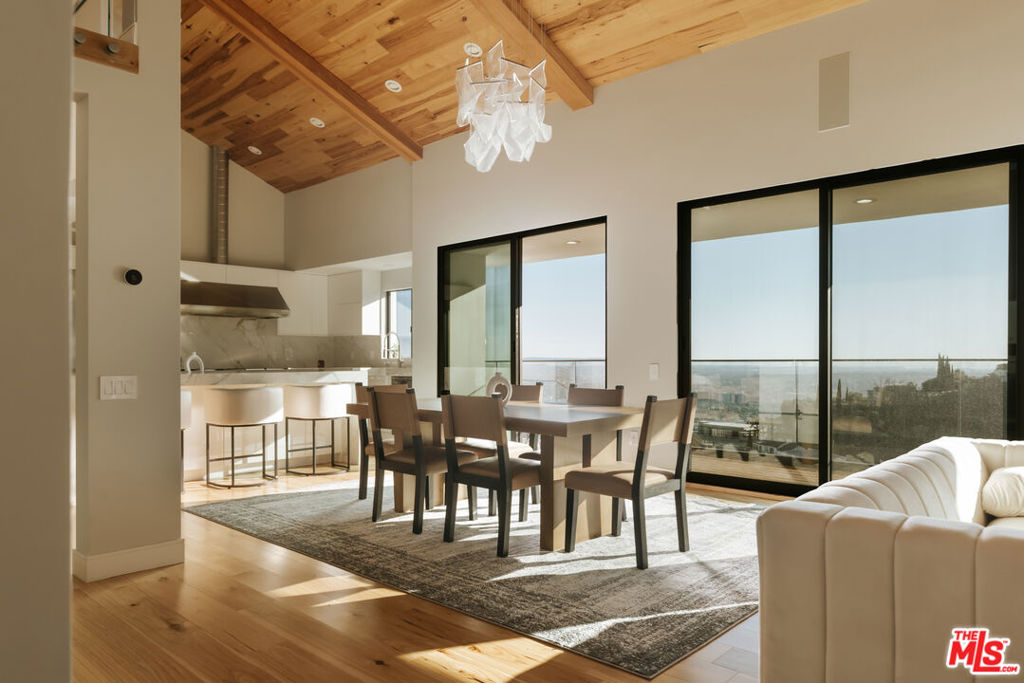 8566 Hollywood Boulevard