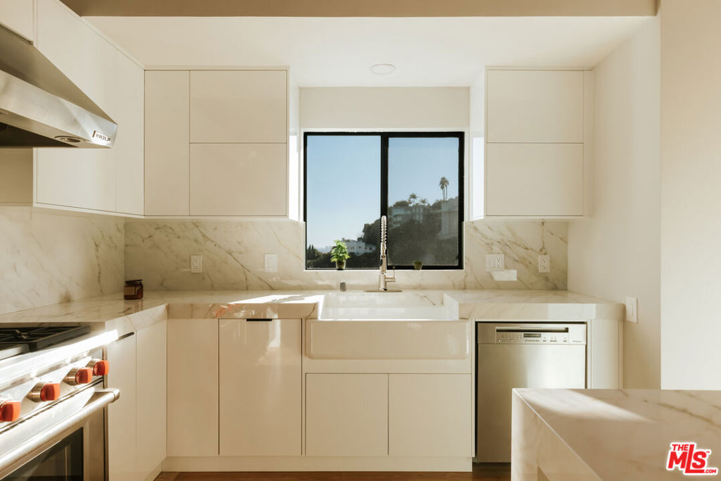 8566 Hollywood Boulevard