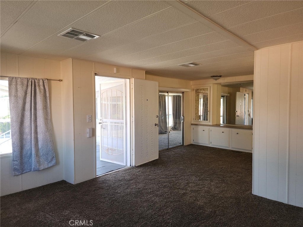 881 N Lake Street 290