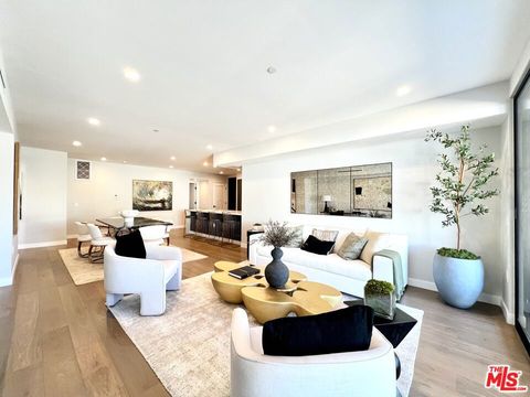 Photo of 1017 N Croft Avenue #302, Los Angeles, CA 90069 (MLS # 25584143)