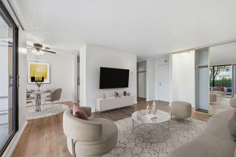 Photo of 4 Admiral Drive Dr #226, Emeryville, CA 94608 (MLS # 41124279)