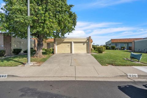 Photo of 636 Yellowstone Drive, Vacaville, CA 95687 (MLS # ML82048973)