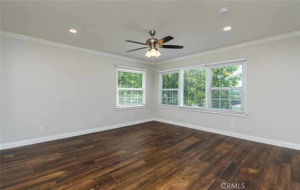 listing image 130726217581354433110