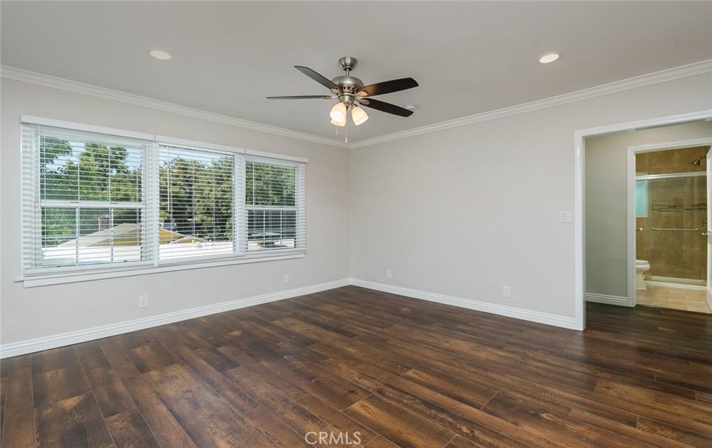 listing image 130729511746420795455