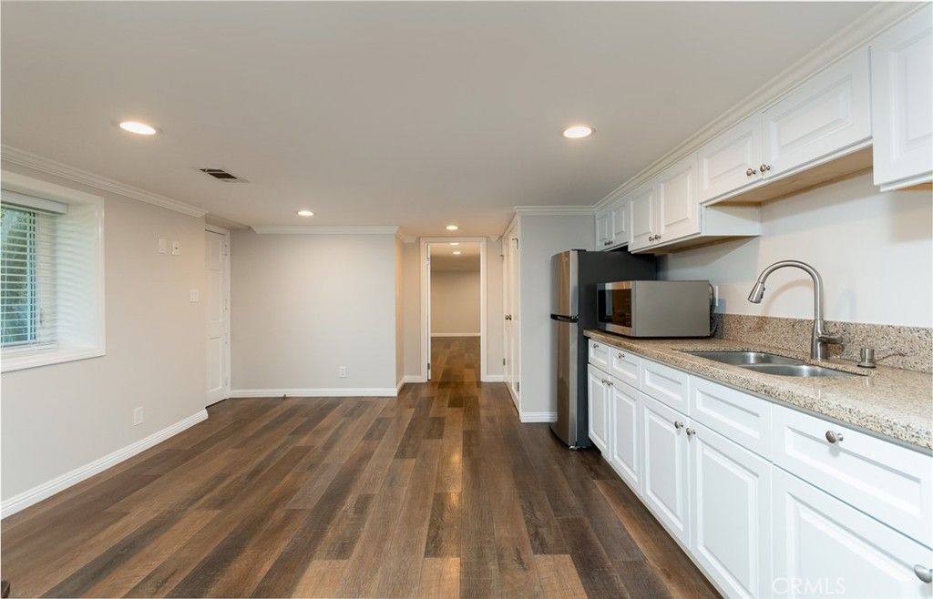 listing image 130724010420884945856