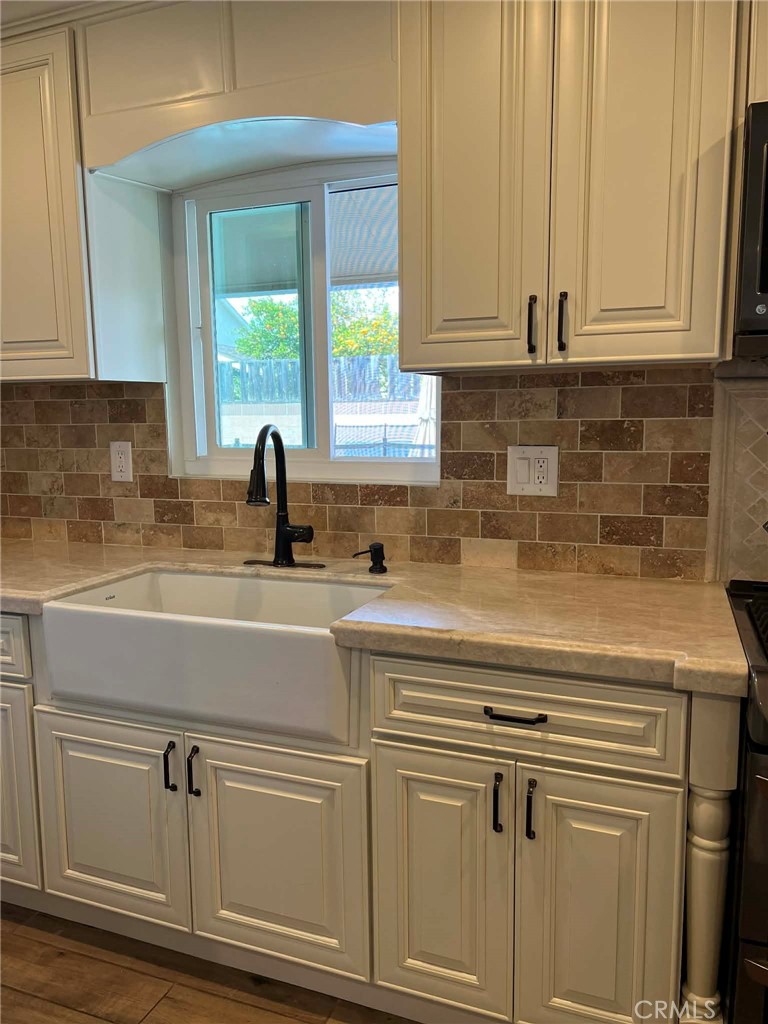 2247 E Oshkosh Avenue