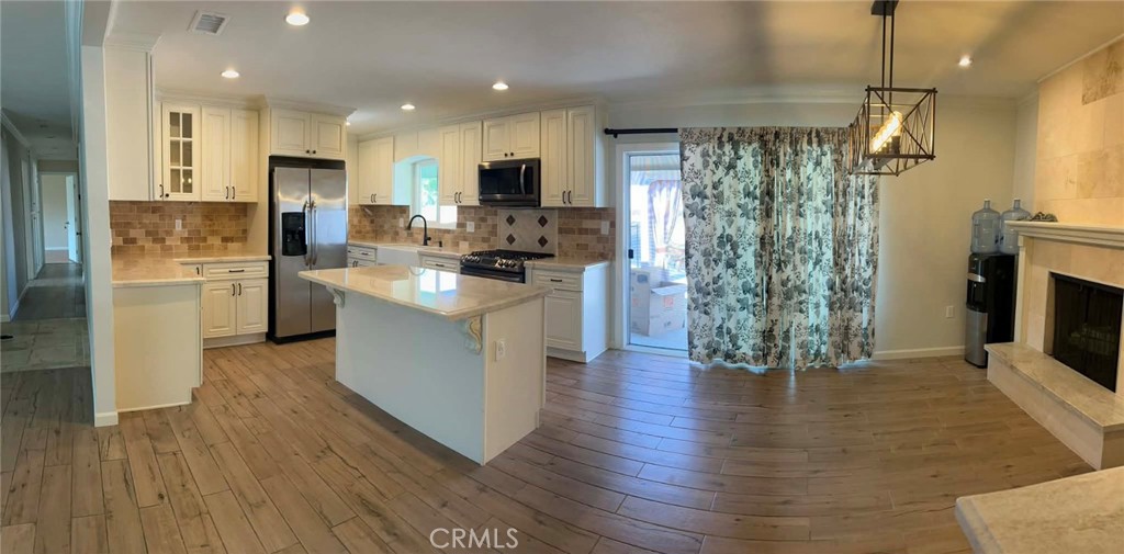 2247 E Oshkosh Avenue