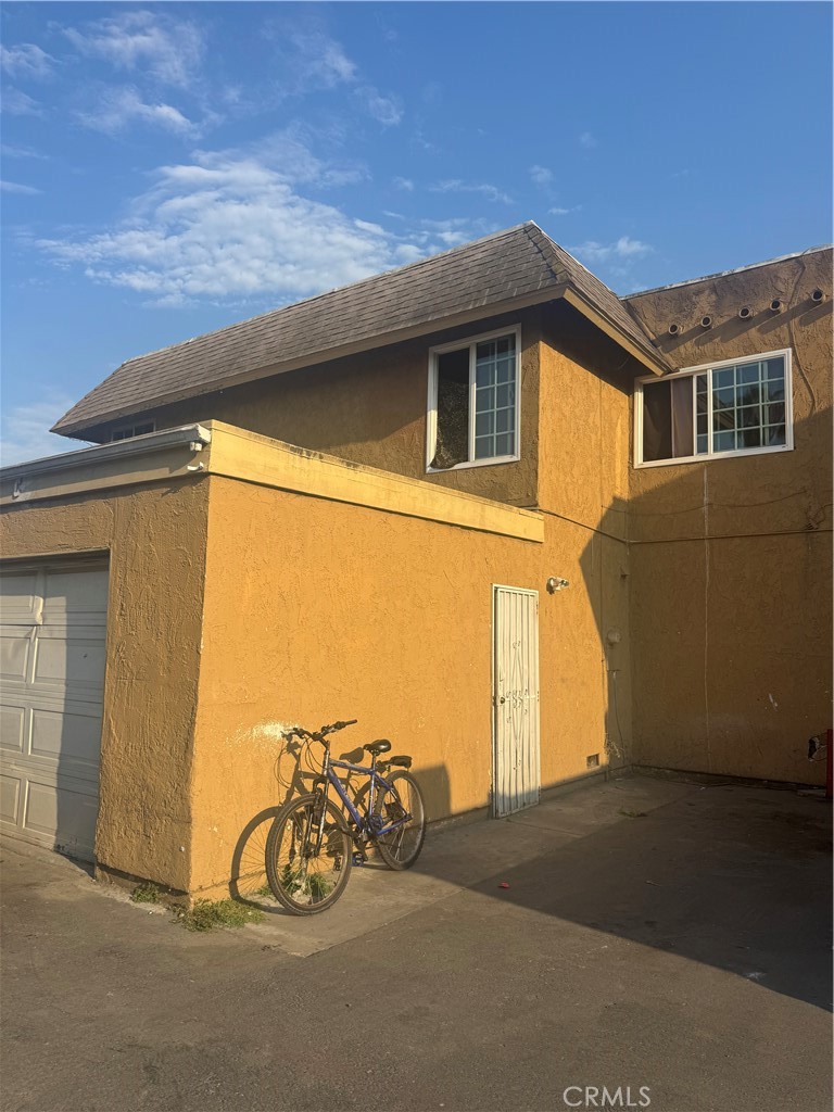 This Townhouse has a great layout; there is a living room, kitchen, laundry area, and a half bathroom downstairs. On the second story you will find three spacious bedrooms, a bathroom in the hall, and a linen closet. There is a cozy patio that has an exit that leads to a common open space and to the community pool (the pool is being repaired and will be ready soon). The Townhouse has a one car garage that is attached to the property; the garage has direct access to the kitchen. Next to the garage there is an assigned parking space for a second vehicle. The Homeowner's Association pays for water, trash, and exterior maintenance. This Townhouse is in a great location: near parks, restaurants, public transportation, schools, shopping centers, etc. This property might qualify for down payment assistance. Come and see this modest but warm Townhouse!