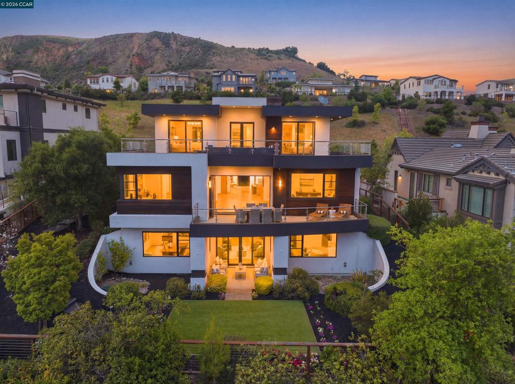 11 Bigleaf Road Rd, Orinda CA 94563