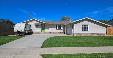 Photo of 13181 Hickory Branch Road Rd, Tustin, CA 92780 (MLS # OC25223275)